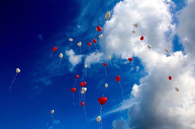 lietajúce balóny letia.jpg
