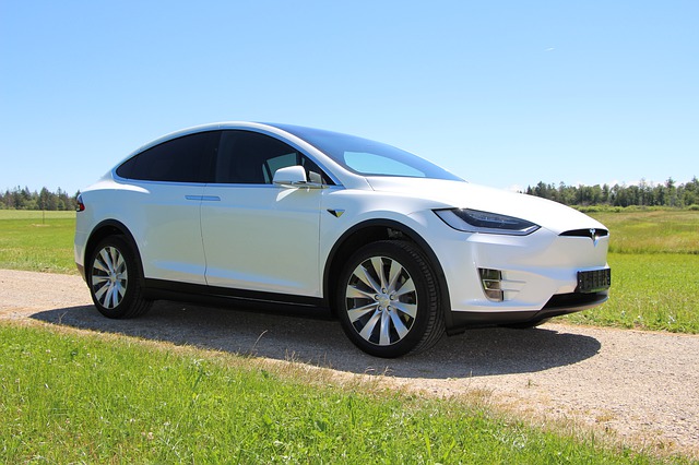 Tesla, elektrické auto.jpg